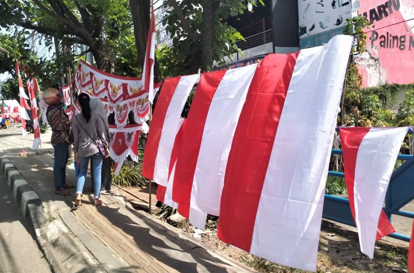  Bendera Merah Putih Tetap Laris Manis di Pandemi Covid 19