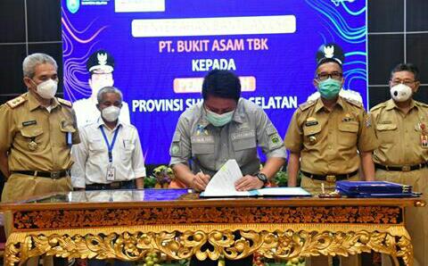  Gubernur Sumsel Terima Bantuan CSR dari PT Bukit Asam