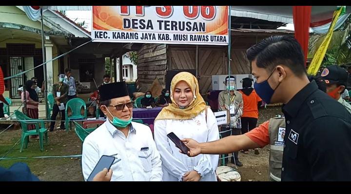 Paslon Nomor Urut 3 Pilkada Muaratara Nyoblos di TPS 06 Desa Terusan