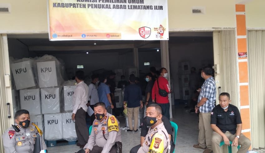  Hadapi Gugatan DHDS Di MK, KPU PALI Bongkar Gudang Logistik