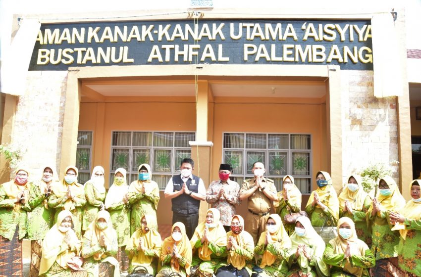  Gubernur Sumsel Bantu Satu Unit Kendaraan Oprasional TK Aisyiyah