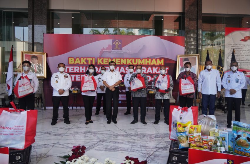  Kemenkumham Salurkan Puluhan Ribu Paket Pangan kepada Masyarakat Terdampak Covid-19