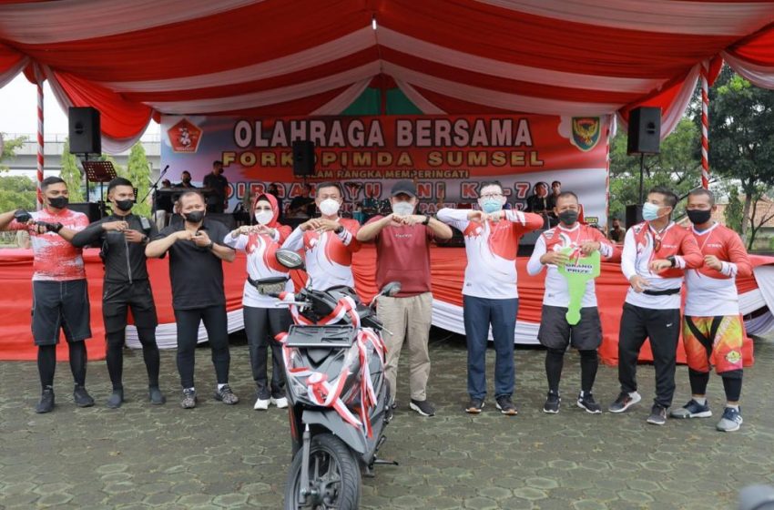  Semarakan HUT TNI, Gubernur Sumsel Bagikan 4 Unit Sepeda Motor Hadiah Doorprize