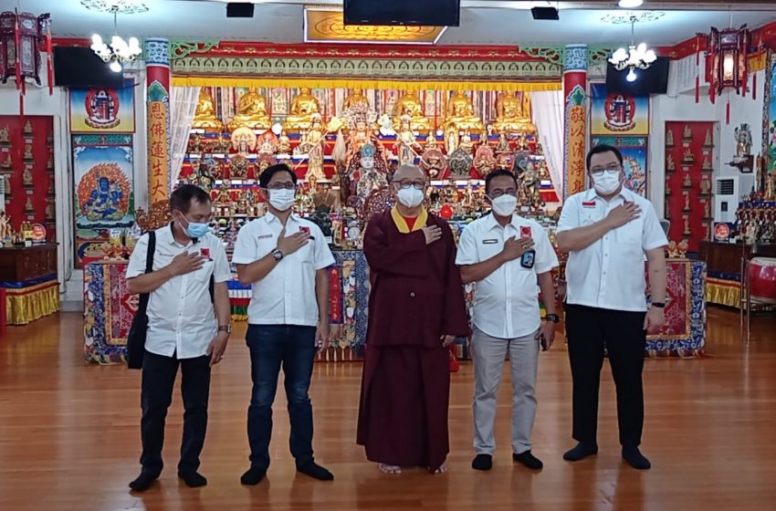  Hidayat Comsu Tinjau Vaksin Gratis di Vihara Vajra Bhumi Sriwijaya