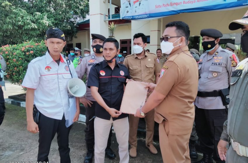  Puluhan Massa JPKP Datangi Inspektorat Kabupaten Banyuasin