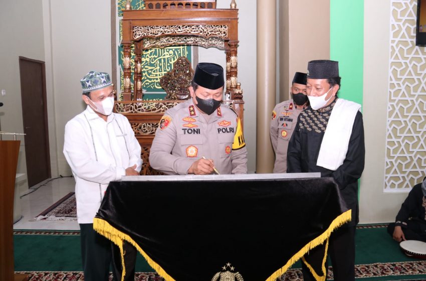 Kapolda Resmikan Pemakaian Masjid Alaman Pakri Komplek Pakri Palembang