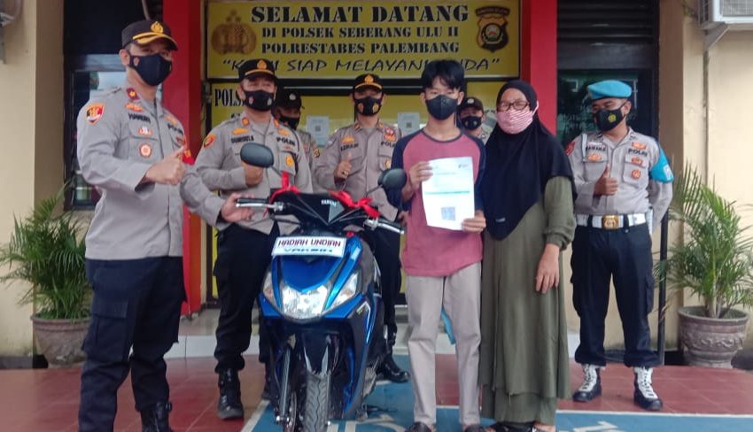 SU II Serahkan Hadiah Undian Motor Gebyar Vaksinasi