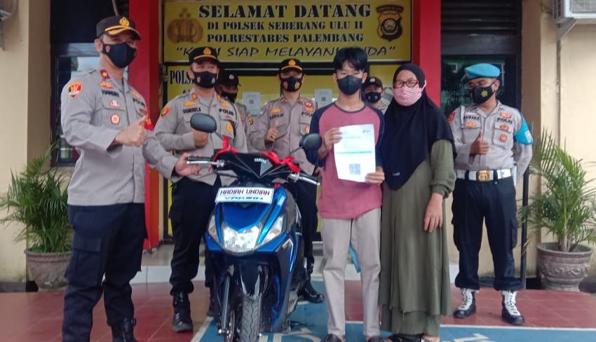  SU II Serahkan Hadiah Undian Motor Gebyar Vaksinasi