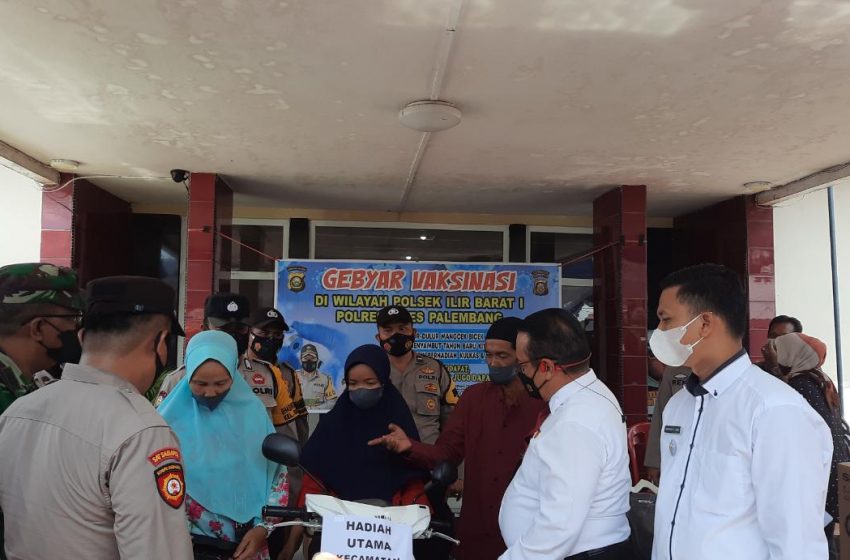 Polda Sumsel Serahkan Hadiah Utama Gebyar Vaksinasi Wilayah Ilir Barat I
