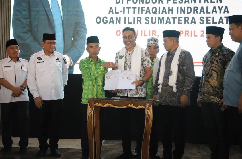  Sekda Edward Candra Dampingi Wamen Koperasi RI Meresmikan Pembentukan Koperasi Merah Putih Ponpes Al Ittifaqiah Ogan Ilir