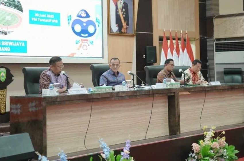  Wakil Gubernur Sumsel Serahkan Bonus Pencetak Goal Piala Gubernur